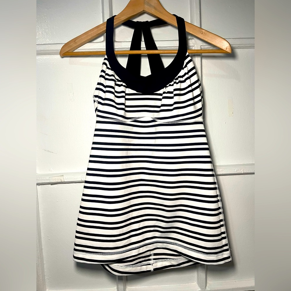♻️ PRE-LOVED LKE NEW Lululemon Racerback Tank Top. ♻️